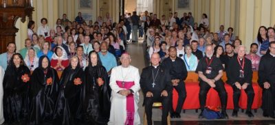 Bishop James Wall of Diocese of Gallup leads a group of 350 pilgrims to ...