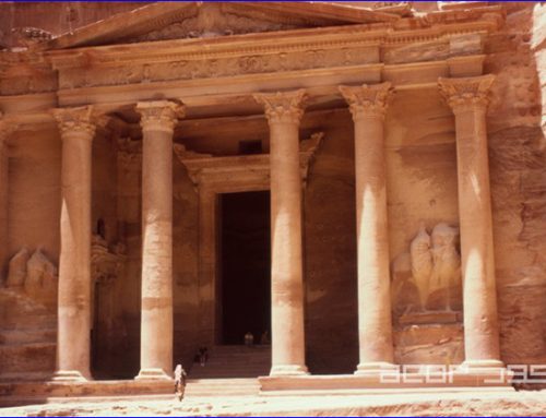 The Assyrian Influence on Petra