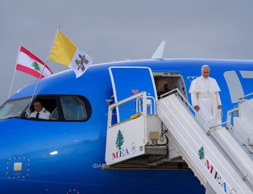 Pope urges Lebanese not to give up on peace or each other